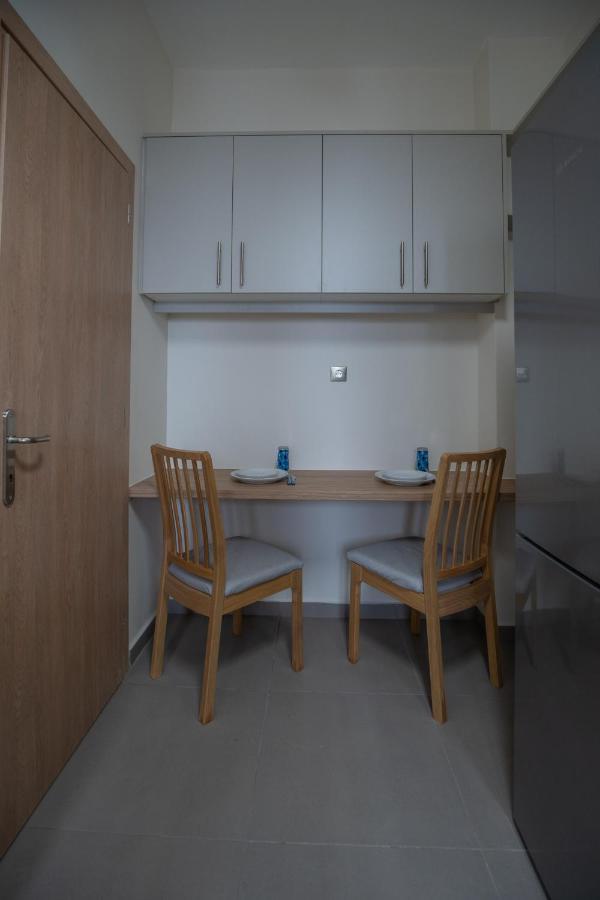 Max Blue Apartment, A Stay Like No Other Pireusz Kültér fotó