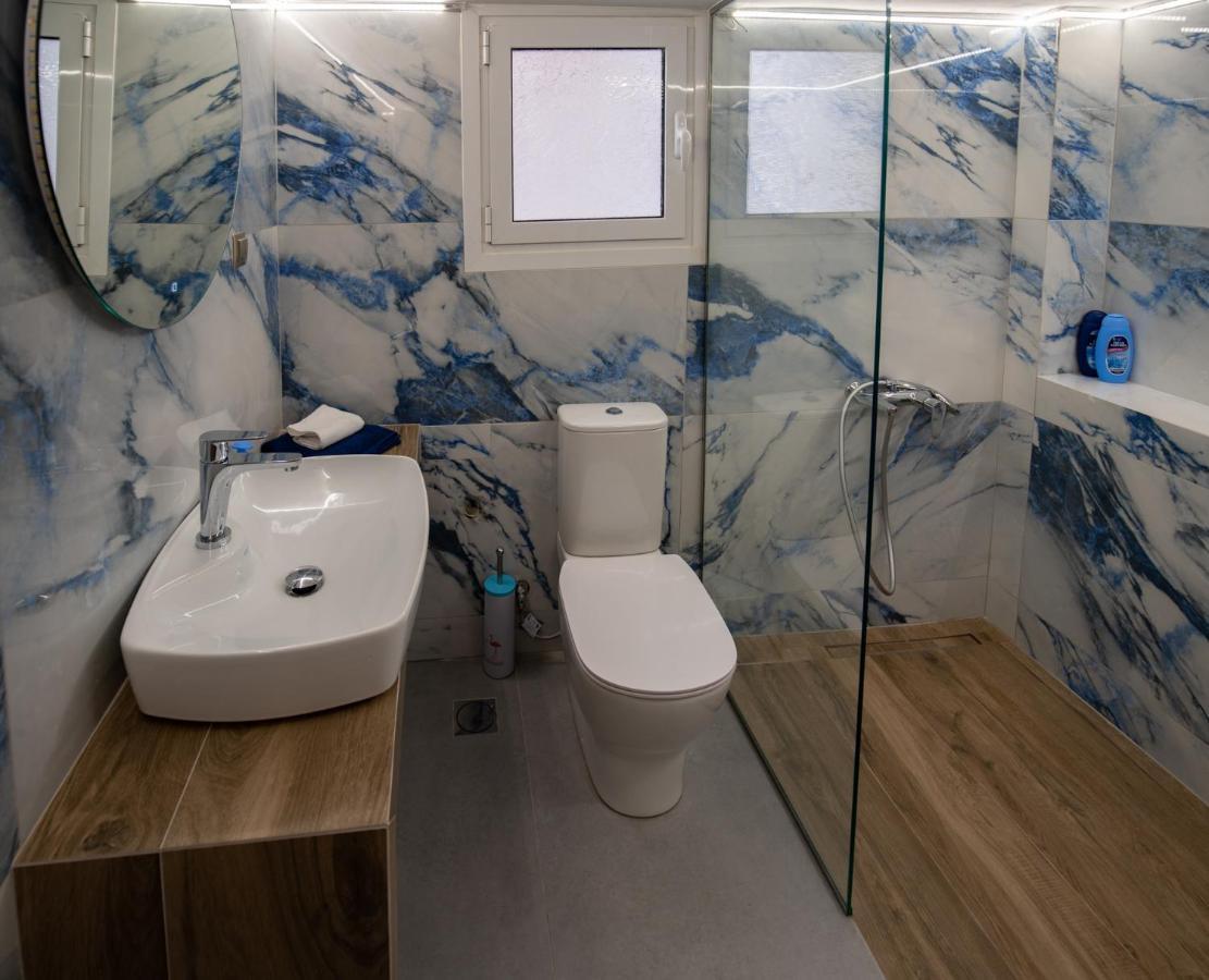Max Blue Apartment, A Stay Like No Other Pireusz Kültér fotó