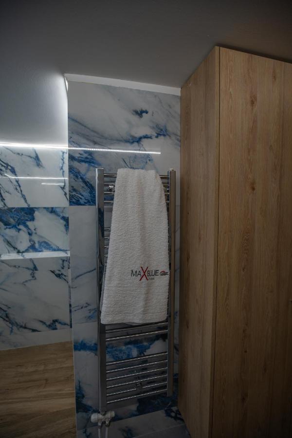 Max Blue Apartment, A Stay Like No Other Pireusz Kültér fotó