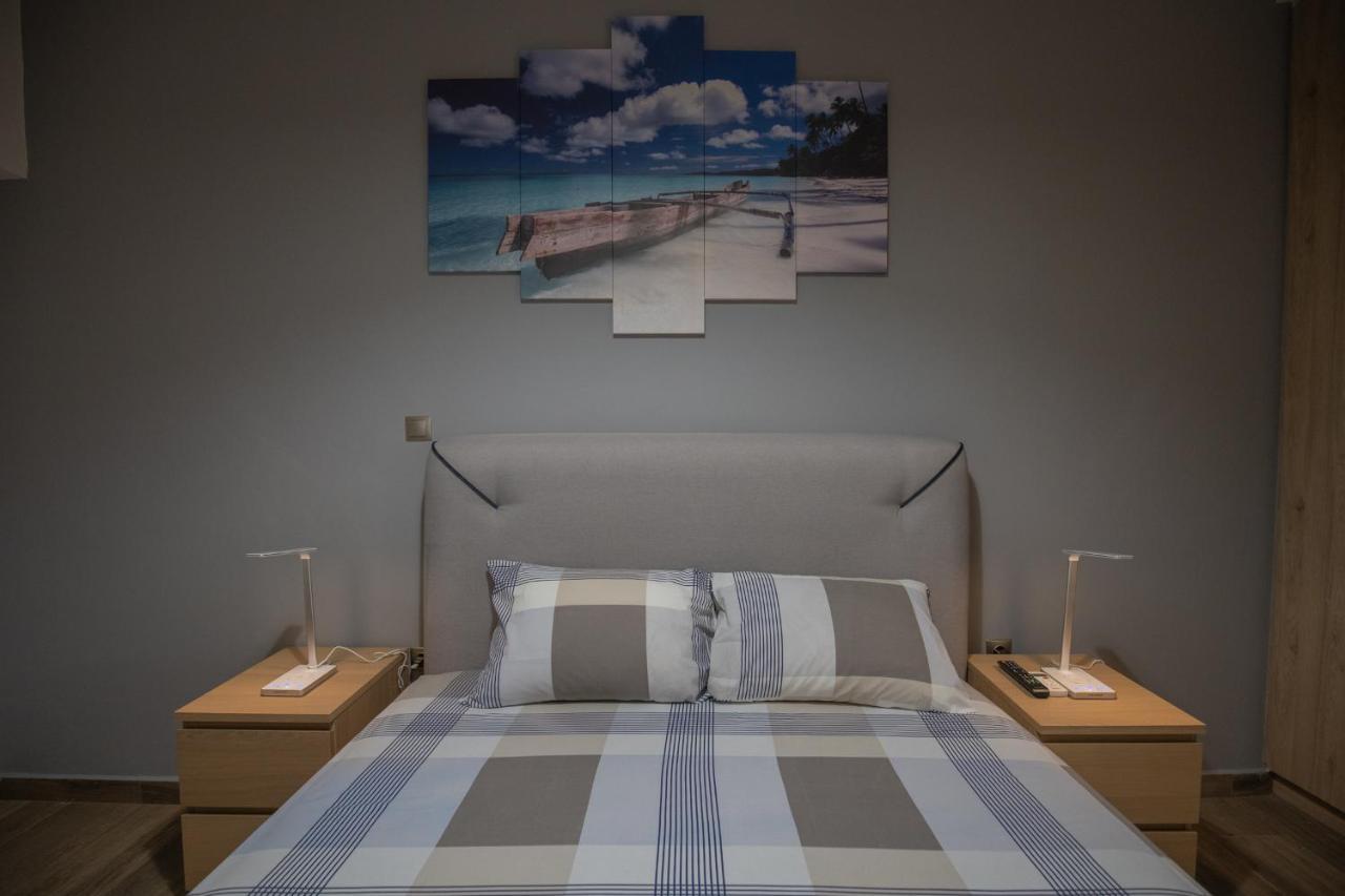 Max Blue Apartment, A Stay Like No Other Pireusz Kültér fotó